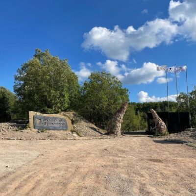 Первый в России палеонтологический парк, в котором каждый может отыскать настоящего трилобита. Сезон охоты на окаменелости открыт с мая по октябрь. Сейчас парк уже закрыт на зиму, будем ждать вас в мае!