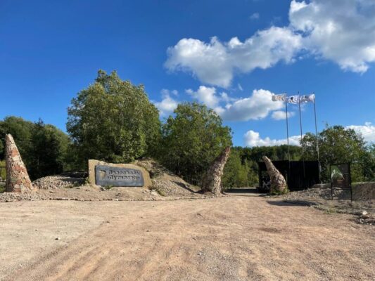 Первый в России палеонтологический парк, в котором каждый может отыскать настоящего трилобита. Сезон охоты на окаменелости открыт с мая по октябрь. Сейчас парк уже закрыт на зиму, будем ждать вас в мае!